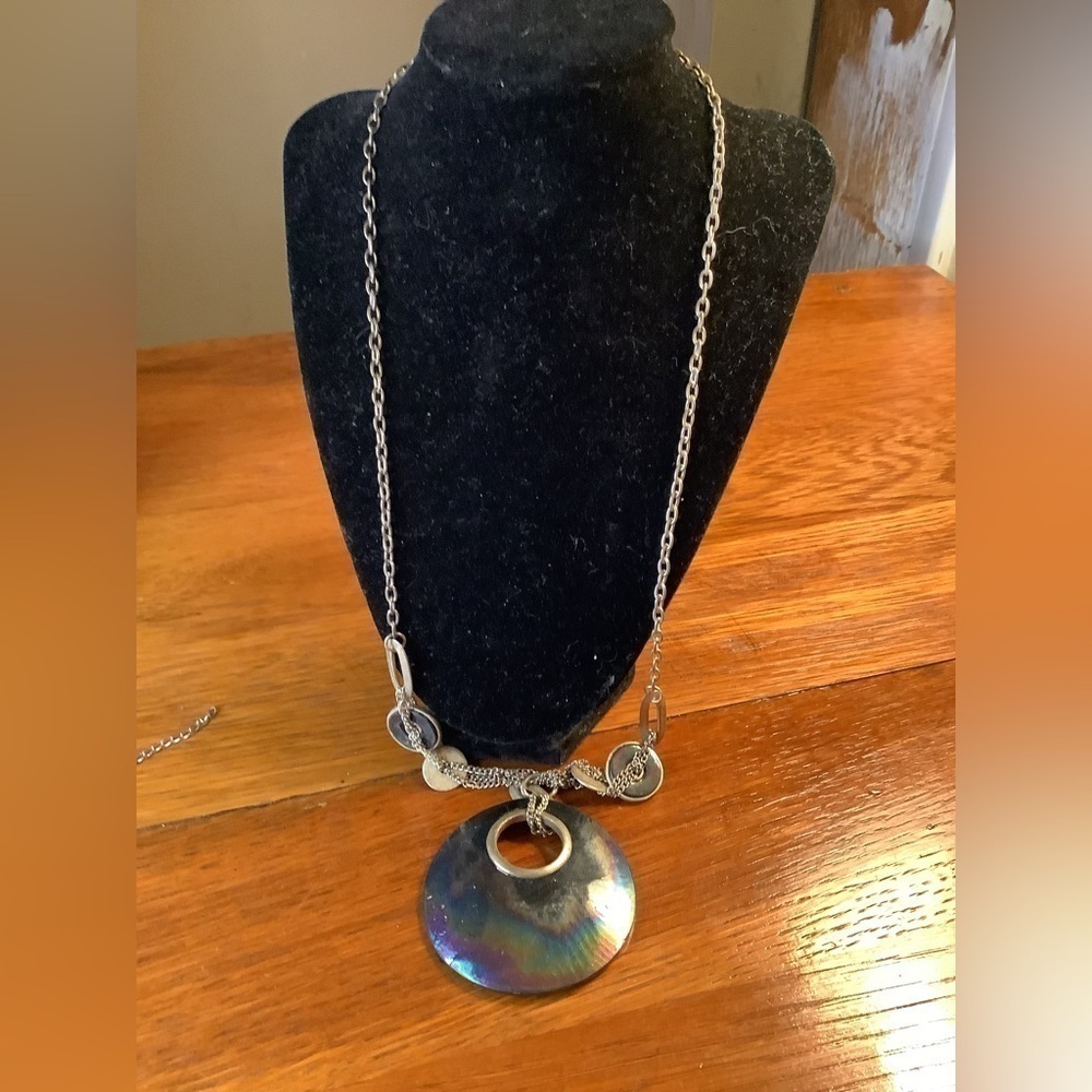 Iridescent Abalone Look Shell Disc Pendant Silver Tone Necklace‎ 22 Inch Boho